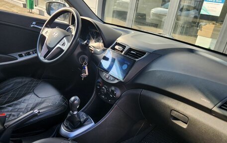 Hyundai Solaris II рестайлинг, 2012 год, 850 000 рублей, 15 фотография