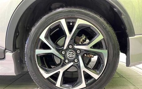 Toyota C-HR I рестайлинг, 2018 год, 1 750 000 рублей, 10 фотография