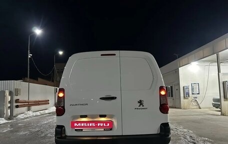 Peugeot Partner II рестайлинг 2, 2021 год, 1 800 000 рублей, 3 фотография