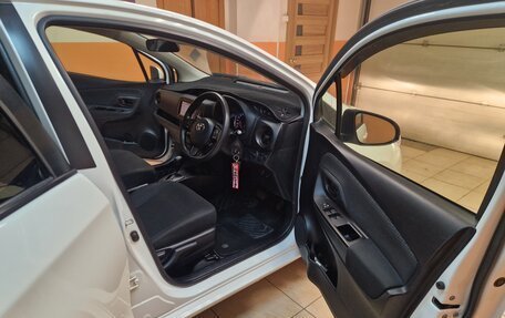 Toyota Vitz, 2020 год, 1 100 000 рублей, 7 фотография