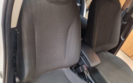 Toyota Vitz, 2020 год, 1 100 000 рублей, 8 фотография