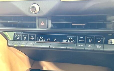 Toyota Crown, 2024 год, 5 120 000 рублей, 4 фотография