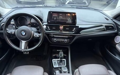 BMW 1 серия, 2022 год, 1 750 000 рублей, 10 фотография