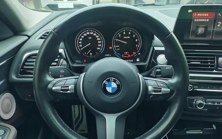 BMW 1 серия, 2022 год, 1 750 000 рублей, 11 фотография