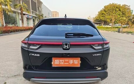 Honda Vezel, 2024 год, 1 980 005 рублей, 3 фотография