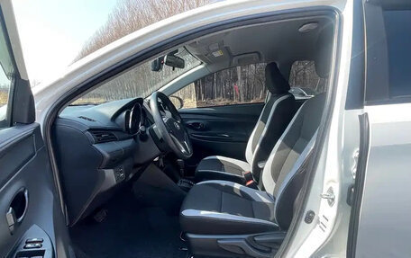 Toyota Yaris XP150 рестайлинг, 2022 год, 1 387 757 рублей, 8 фотография