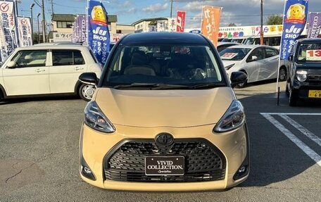 Toyota Sienta II, 2022 год, 1 040 005 рублей, 2 фотография