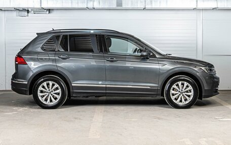 Volkswagen Tiguan II, 2021 год, 2 621 000 рублей, 5 фотография