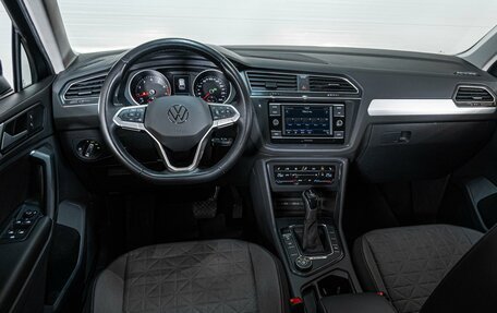 Volkswagen Tiguan II, 2021 год, 2 621 000 рублей, 6 фотография