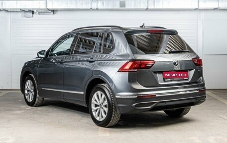 Volkswagen Tiguan II, 2021 год, 2 621 000 рублей, 2 фотография