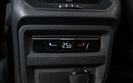 Volkswagen Tiguan II, 2021 год, 2 621 000 рублей, 20 фотография