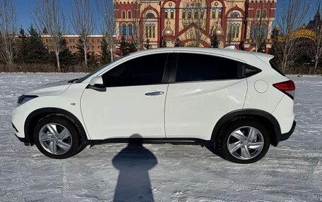 Honda Vezel, 2022 год, 1 350 000 рублей, 5 фотография