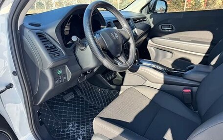 Honda Vezel, 2022 год, 1 350 000 рублей, 9 фотография