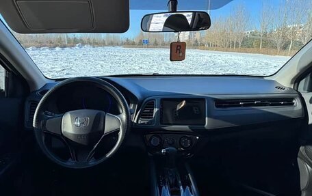 Honda Vezel, 2022 год, 1 350 000 рублей, 11 фотография