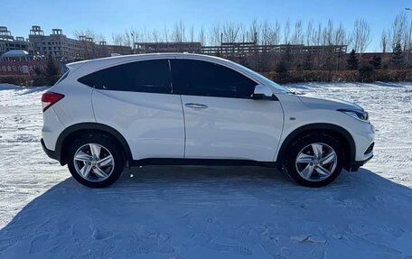 Honda Vezel, 2022 год, 1 350 000 рублей, 4 фотография