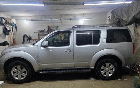 Nissan Pathfinder, 2005 год, 935 000 рублей, 1 фотография