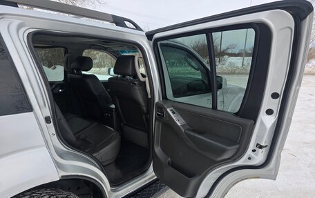 Nissan Pathfinder, 2005 год, 935 000 рублей, 29 фотография