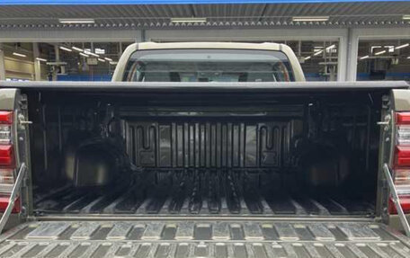 Toyota Hilux VIII, 2024 год, 4 390 000 рублей, 13 фотография