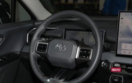 Toyota RAV4, 2025 год, 3 357 229 рублей, 13 фотография