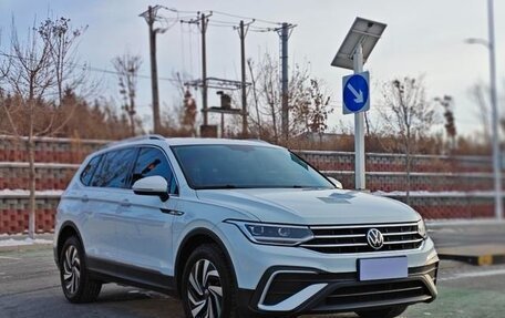 Volkswagen Tiguan II, 2022 год, 2 362 003 рублей, 1 фотография