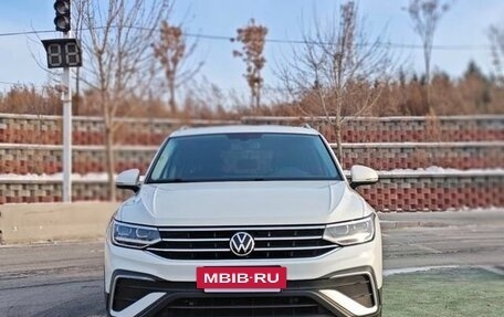 Volkswagen Tiguan II, 2022 год, 2 362 003 рублей, 2 фотография