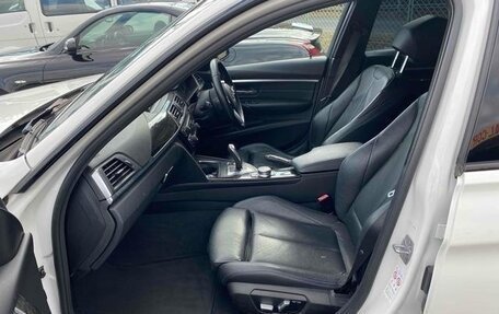 BMW 3 серия, 2018 год, 1 350 000 рублей, 15 фотография