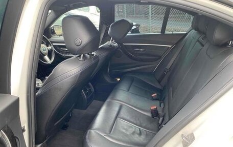 BMW 3 серия, 2018 год, 1 350 000 рублей, 16 фотография