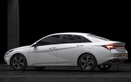 Hyundai Elantra, 2023 год, 1 320 000 рублей, 5 фотография