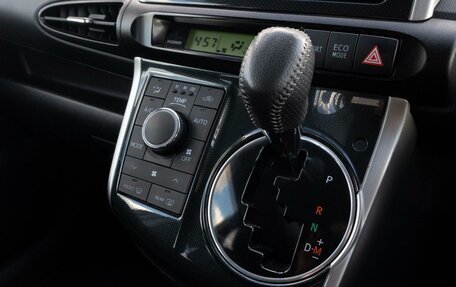 Toyota Wish II, 2016 год, 1 699 000 рублей, 19 фотография