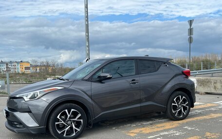 Toyota C-HR I рестайлинг, 2017 год, 2 140 000 рублей, 2 фотография