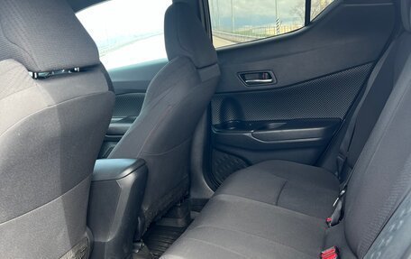 Toyota C-HR I рестайлинг, 2017 год, 2 140 000 рублей, 10 фотография