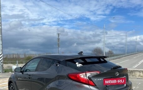 Toyota C-HR I рестайлинг, 2017 год, 2 140 000 рублей, 5 фотография