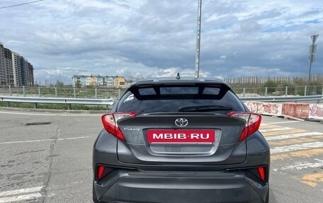 Toyota C-HR I рестайлинг, 2017 год, 2 140 000 рублей, 8 фотография