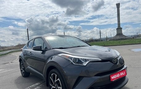 Toyota C-HR I рестайлинг, 2017 год, 2 140 000 рублей, 3 фотография