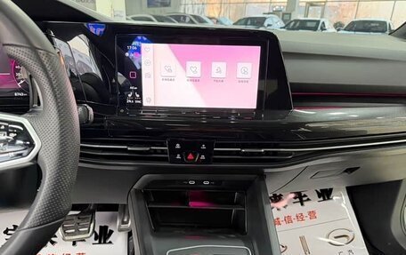 Volkswagen Golf VIII, 2023 год, 1 820 000 рублей, 12 фотография