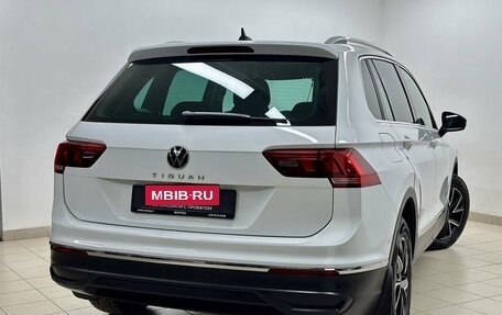 Volkswagen Tiguan II, 2021 год, 2 998 000 рублей, 6 фотография