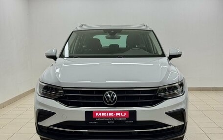 Volkswagen Tiguan II, 2021 год, 2 998 000 рублей, 2 фотография