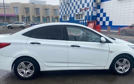 Hyundai Solaris II рестайлинг, 2015 год, 800 000 рублей, 2 фотография