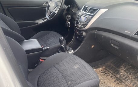 Hyundai Solaris II рестайлинг, 2015 год, 800 000 рублей, 8 фотография