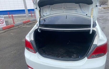 Hyundai Solaris II рестайлинг, 2015 год, 800 000 рублей, 9 фотография