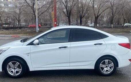 Hyundai Solaris II рестайлинг, 2015 год, 800 000 рублей, 3 фотография