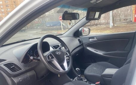 Hyundai Solaris II рестайлинг, 2015 год, 800 000 рублей, 5 фотография