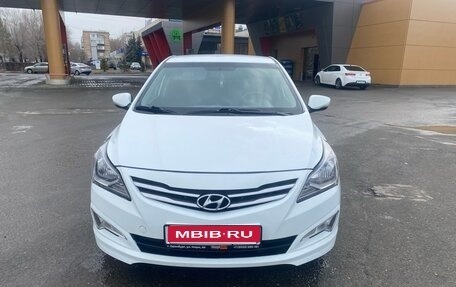 Hyundai Solaris II рестайлинг, 2015 год, 800 000 рублей, 1 фотография