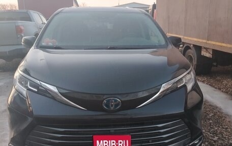 Toyota Sienna, 2021 год, 4 200 000 рублей, 1 фотография