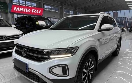 Volkswagen T-Roc I, 2023 год, 1 620 000 рублей, 1 фотография