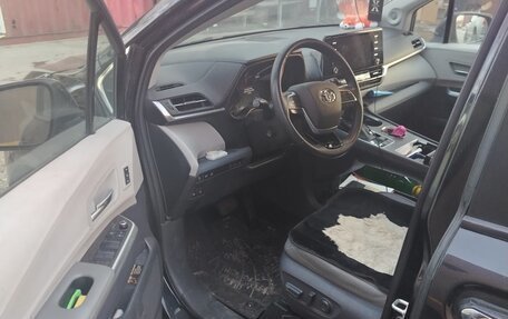 Toyota Sienna, 2021 год, 4 200 000 рублей, 4 фотография
