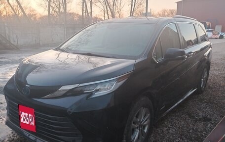 Toyota Sienna, 2021 год, 4 200 000 рублей, 2 фотография