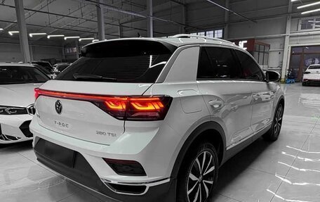 Volkswagen T-Roc I, 2023 год, 1 620 000 рублей, 4 фотография