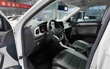 Volkswagen T-Roc I, 2023 год, 1 620 000 рублей, 7 фотография