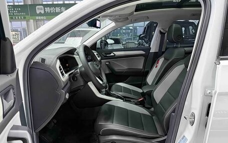 Volkswagen T-Roc I, 2023 год, 1 620 000 рублей, 8 фотография